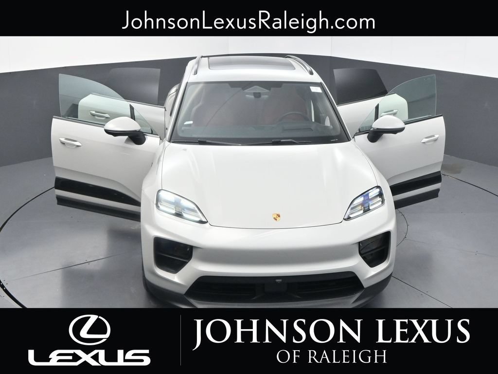 Used 2026 Porsche Macan 4 Electric AWD/4WD image 33