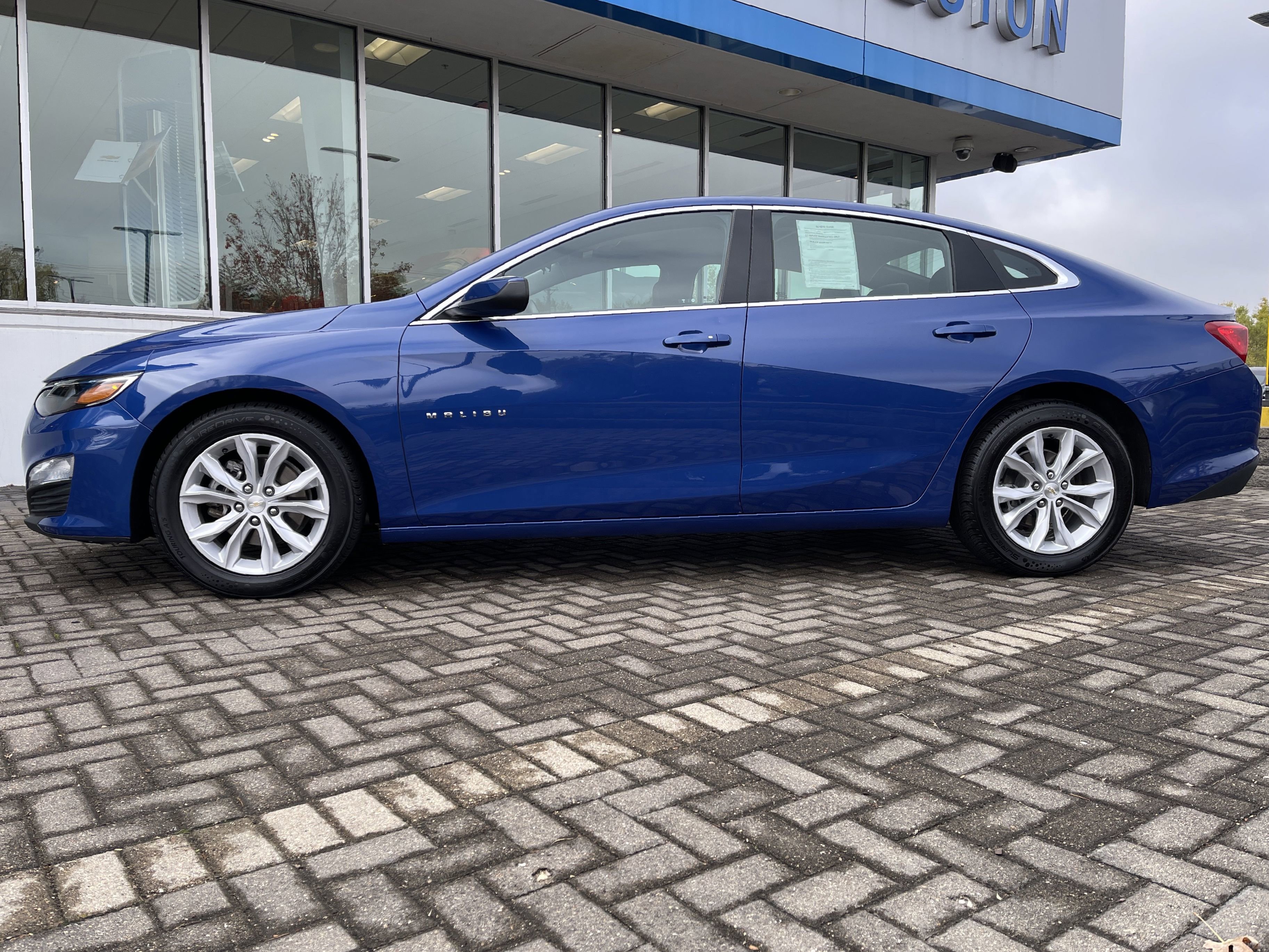 Used 2023 Chevrolet Malibu LT image 2