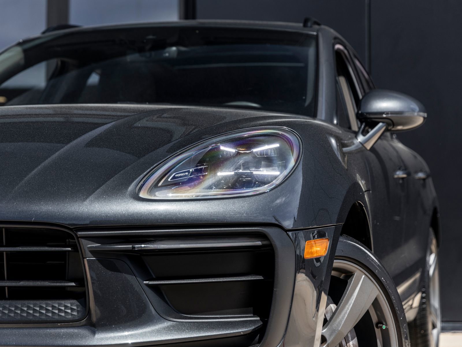 Certified 2022 Porsche Macan AWD/4WD image 17
