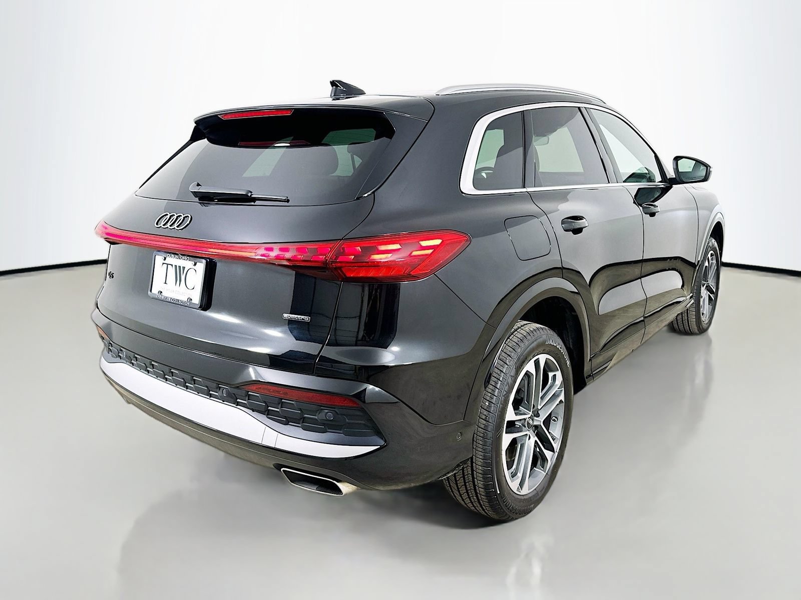 Used 2025 Audi Q5 Premium AWD/4WD image 5