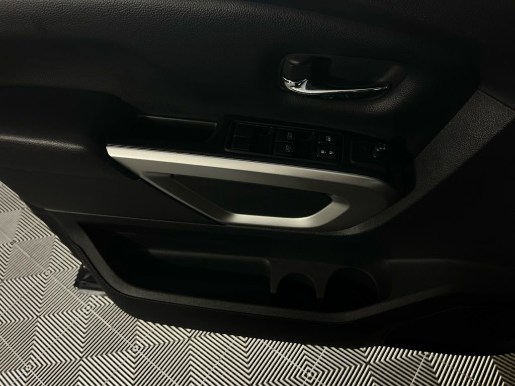 Used 2024 Nissan Titan SV w/ SV Convenience Package image 21