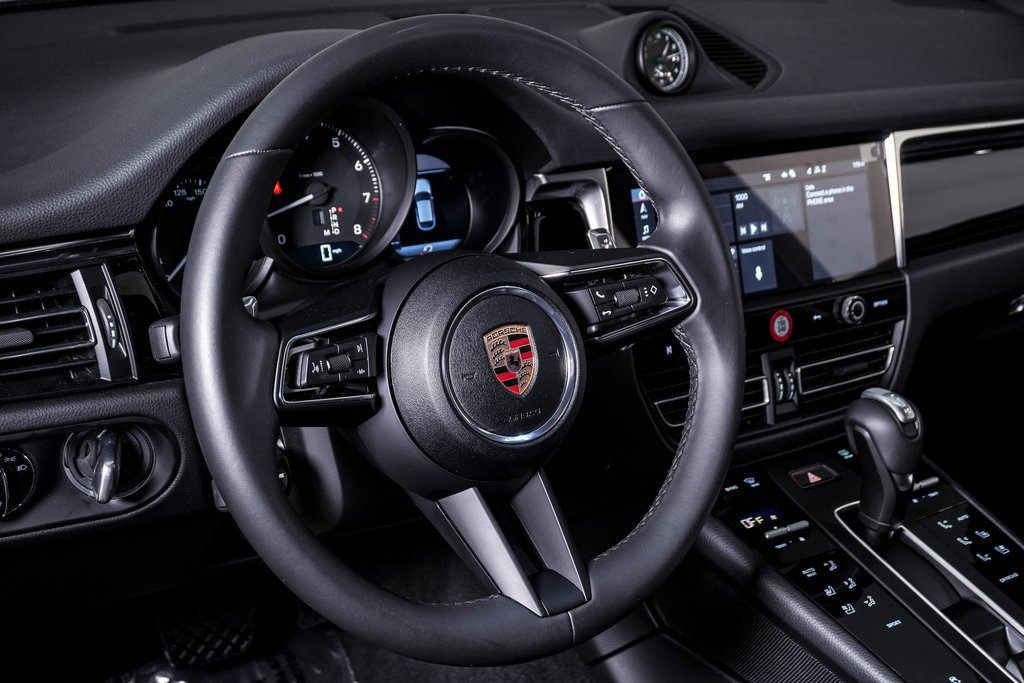Certified 2025 Porsche Macan image 18
