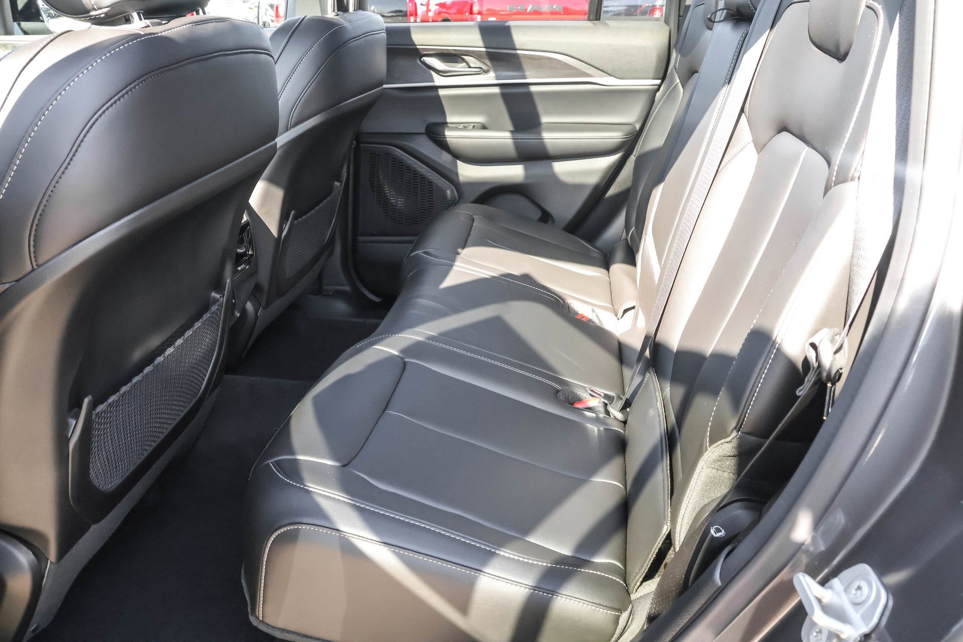 New 2025 Jeep Grand Cherokee Limited w/ Black Appearance Package image 8