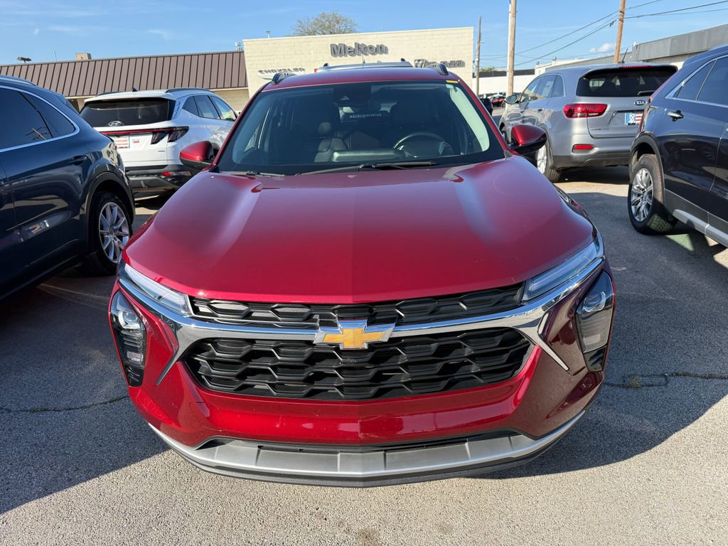 Used 2025 Chevrolet Trax LT w/ LT Convenience Package FWD image 14