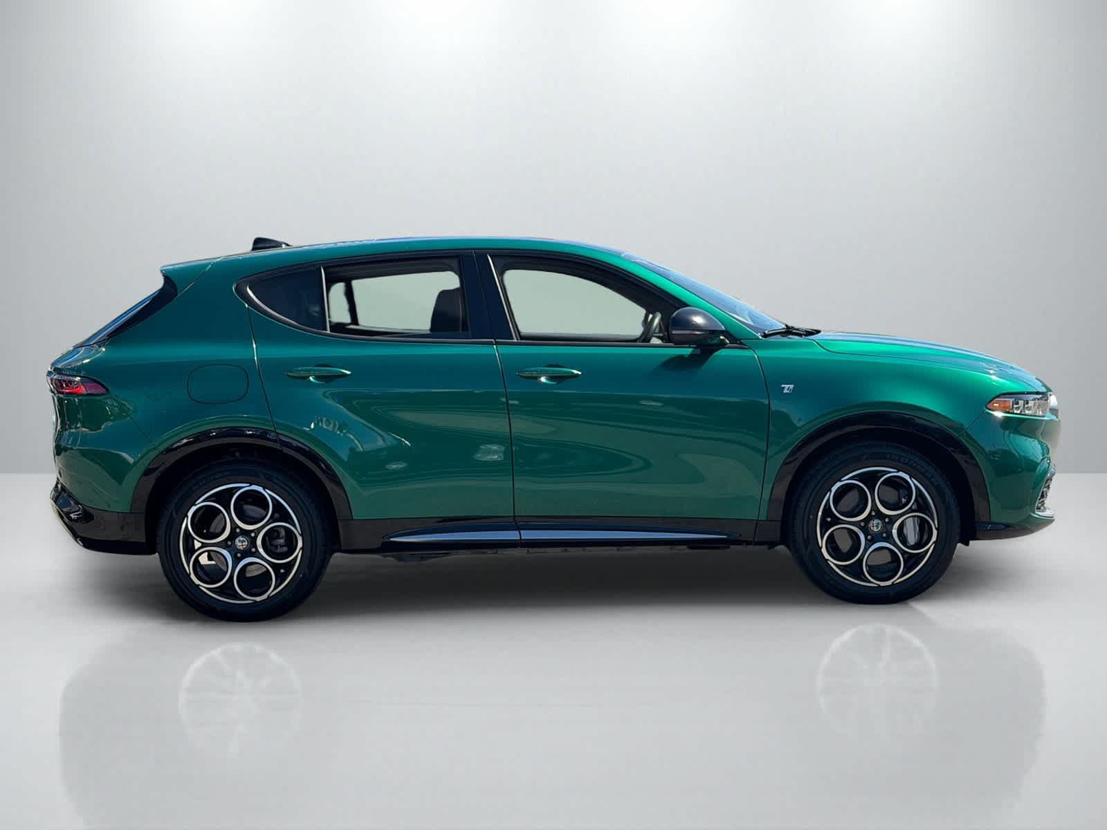 Used 2024 Alfa Romeo Tonale Ti AWD/4WD image 8
