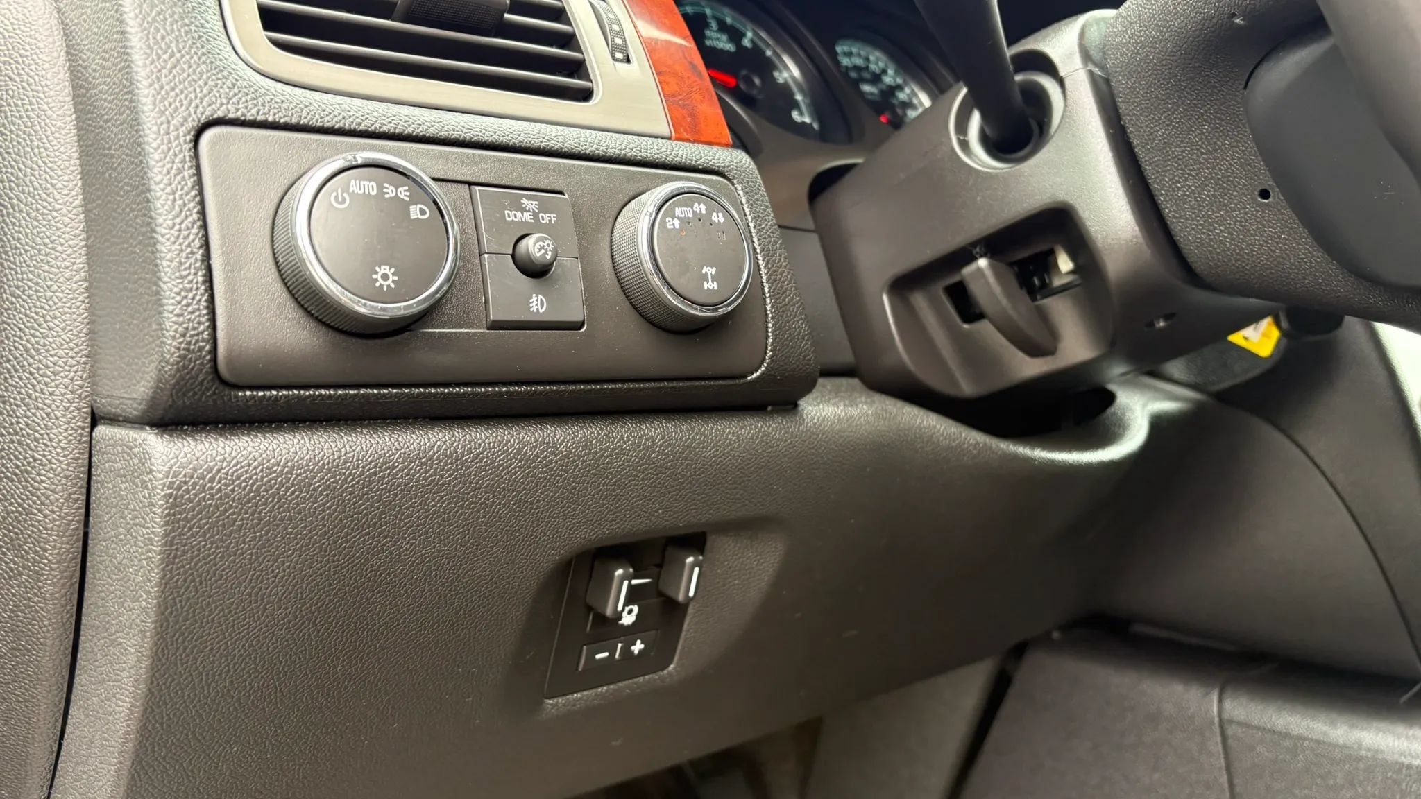 Used 2014 Chevrolet Suburban LS w/ All-Star Edition AWD/4WD image 16