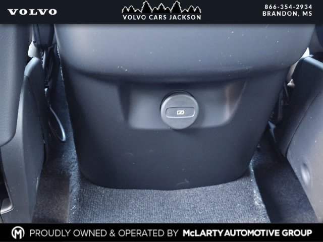 New 2026 Volvo XC90 B6 Plus w/ Protection Package Premier AWD/4WD image 17