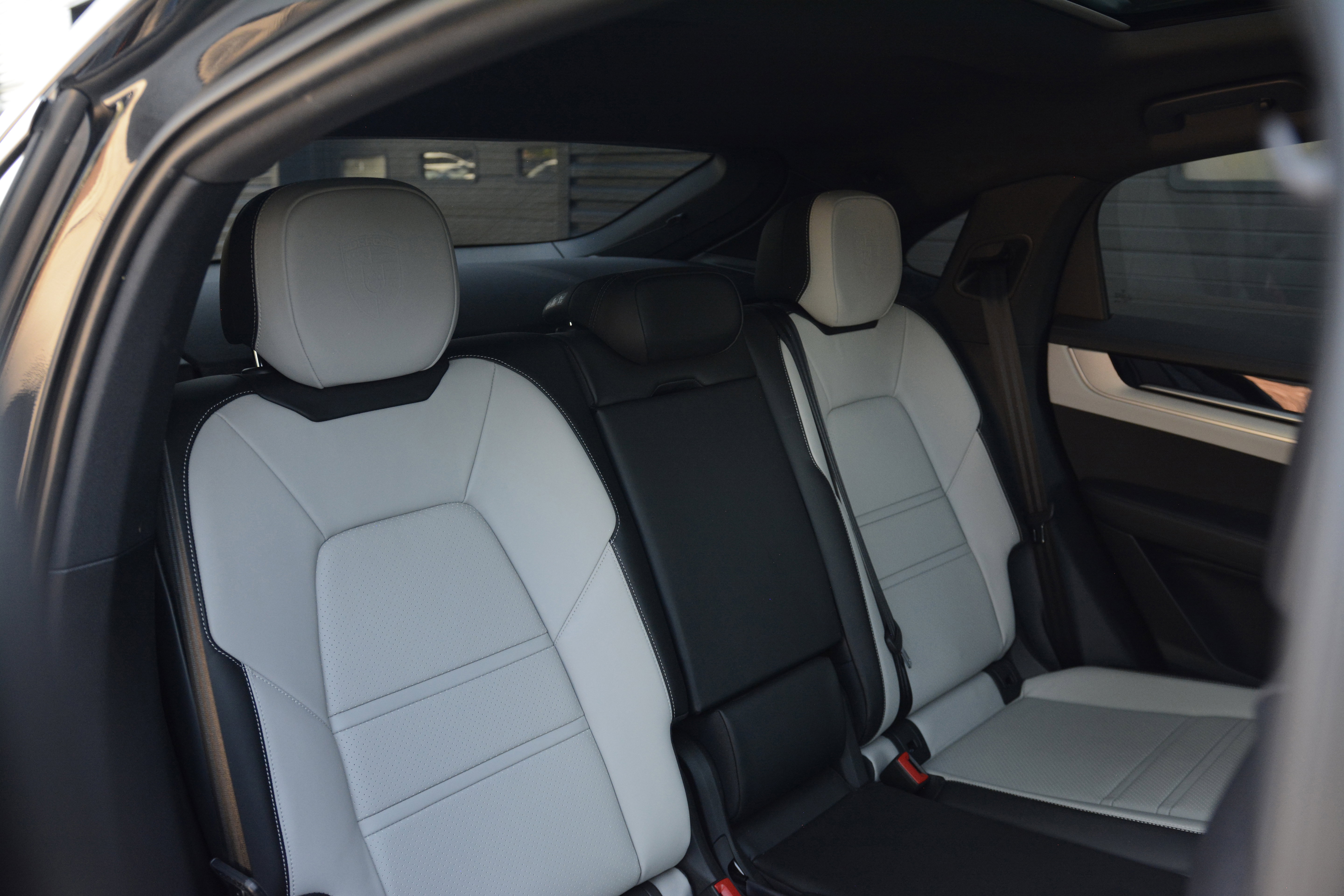 Certified 2024 Porsche Cayenne Coupe AWD/4WD image 30