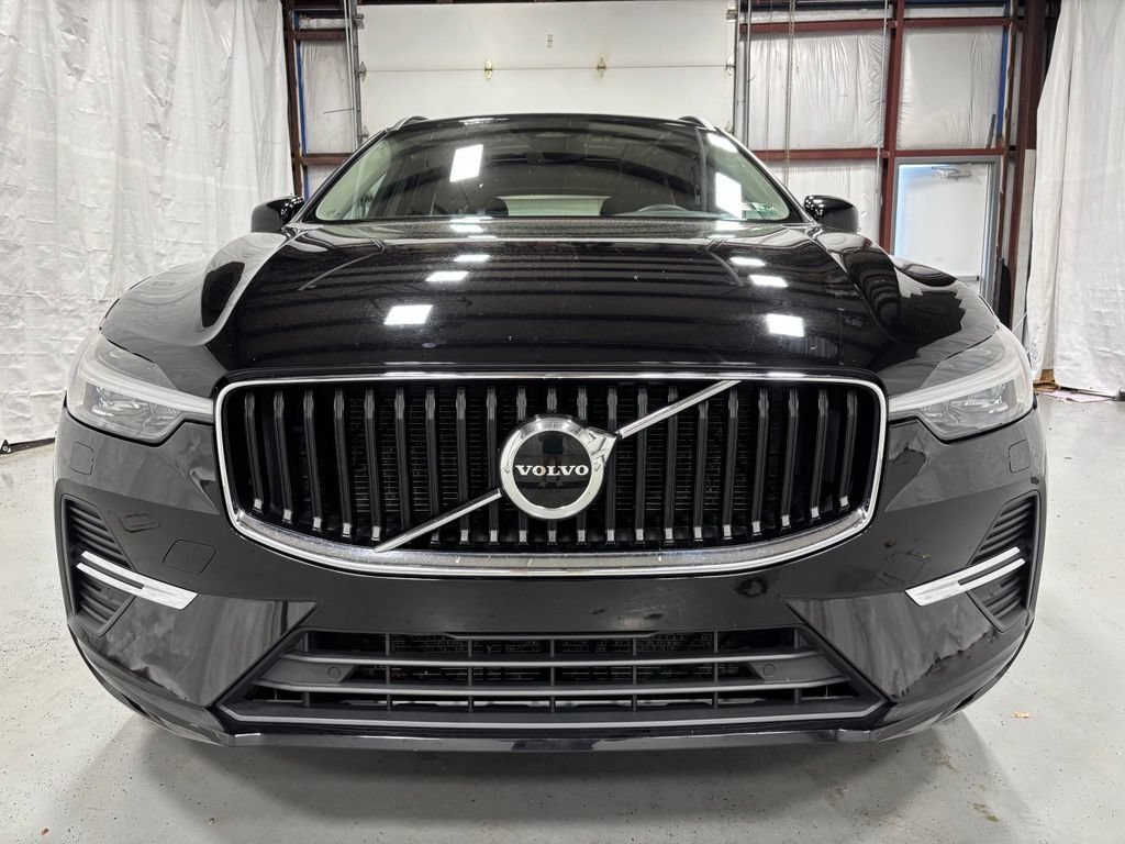 Used 2022 Volvo XC60 B5 Momentum w/ Climate Package AWD/4WD image 2