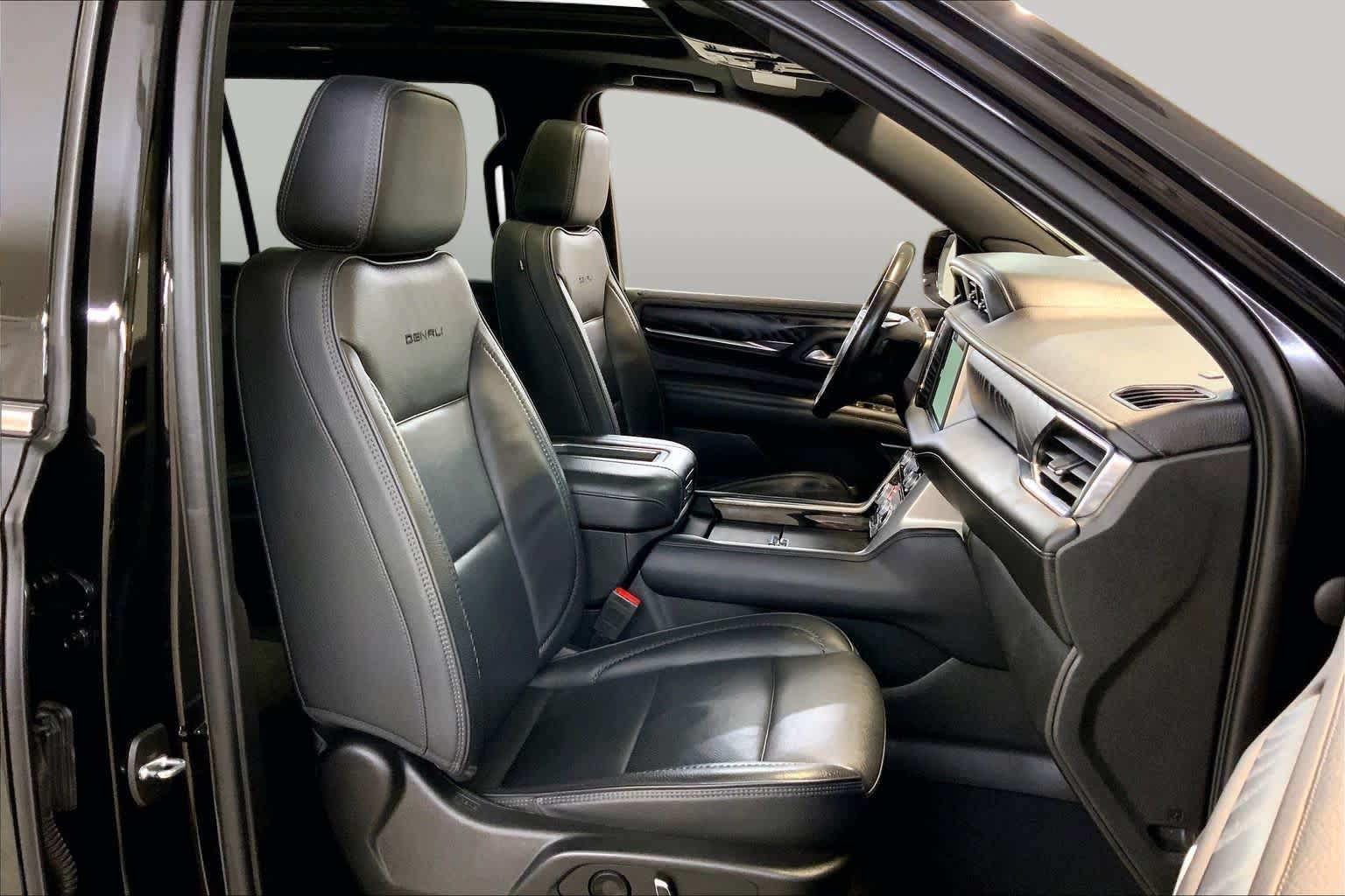 Used 2022 GMC Yukon XL Denali AWD/4WD image 8