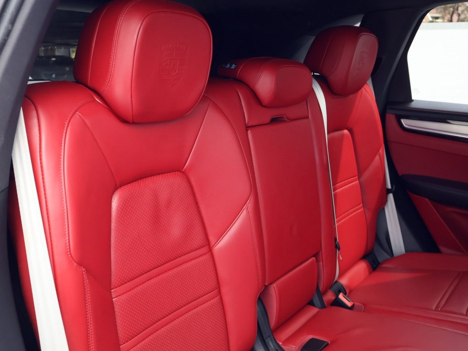 Certified 2023 Porsche Cayenne Platinum Edition w/ Premium Package Plus image 23