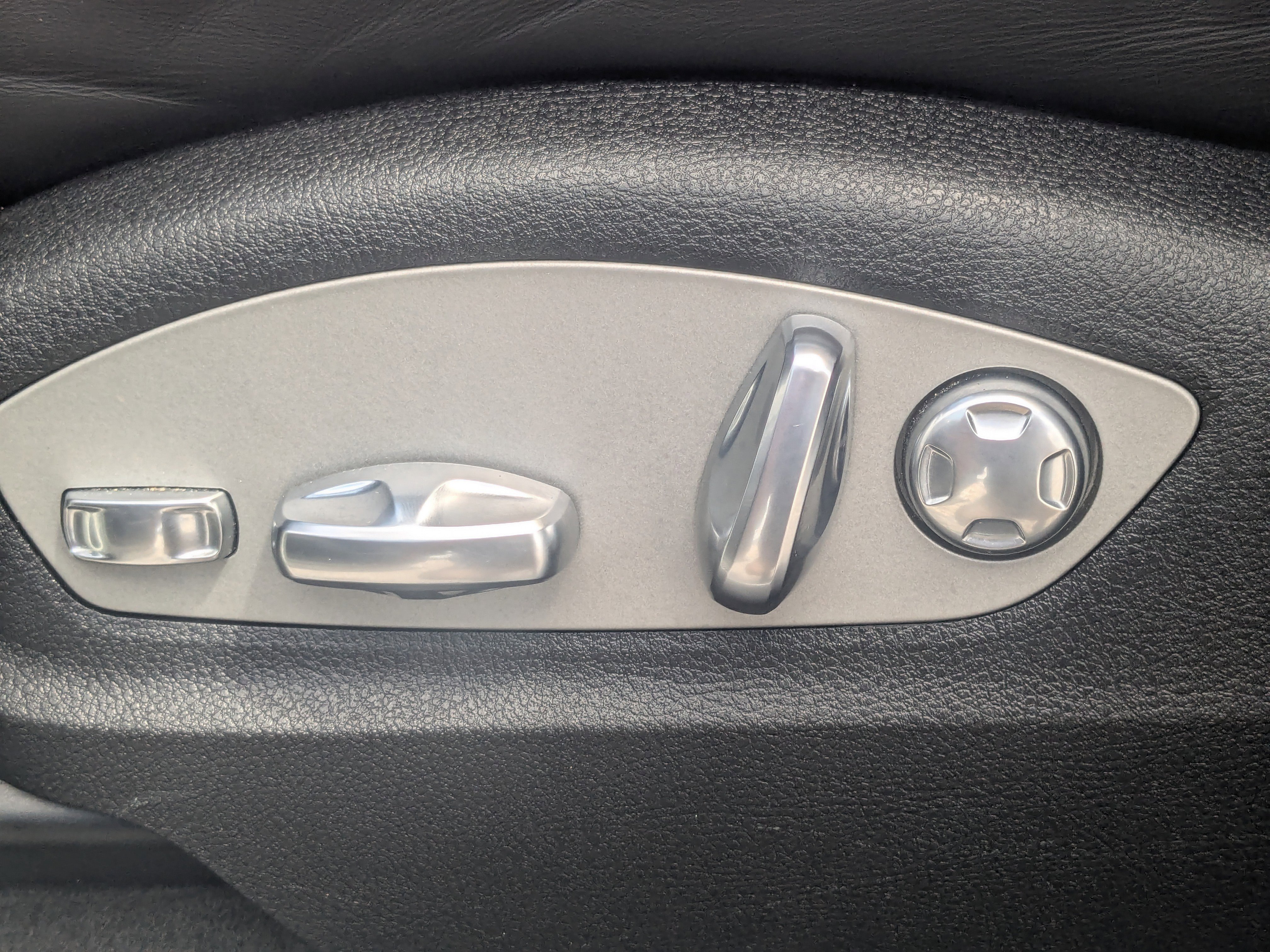 Used 2023 Porsche Macan Turbo image 19