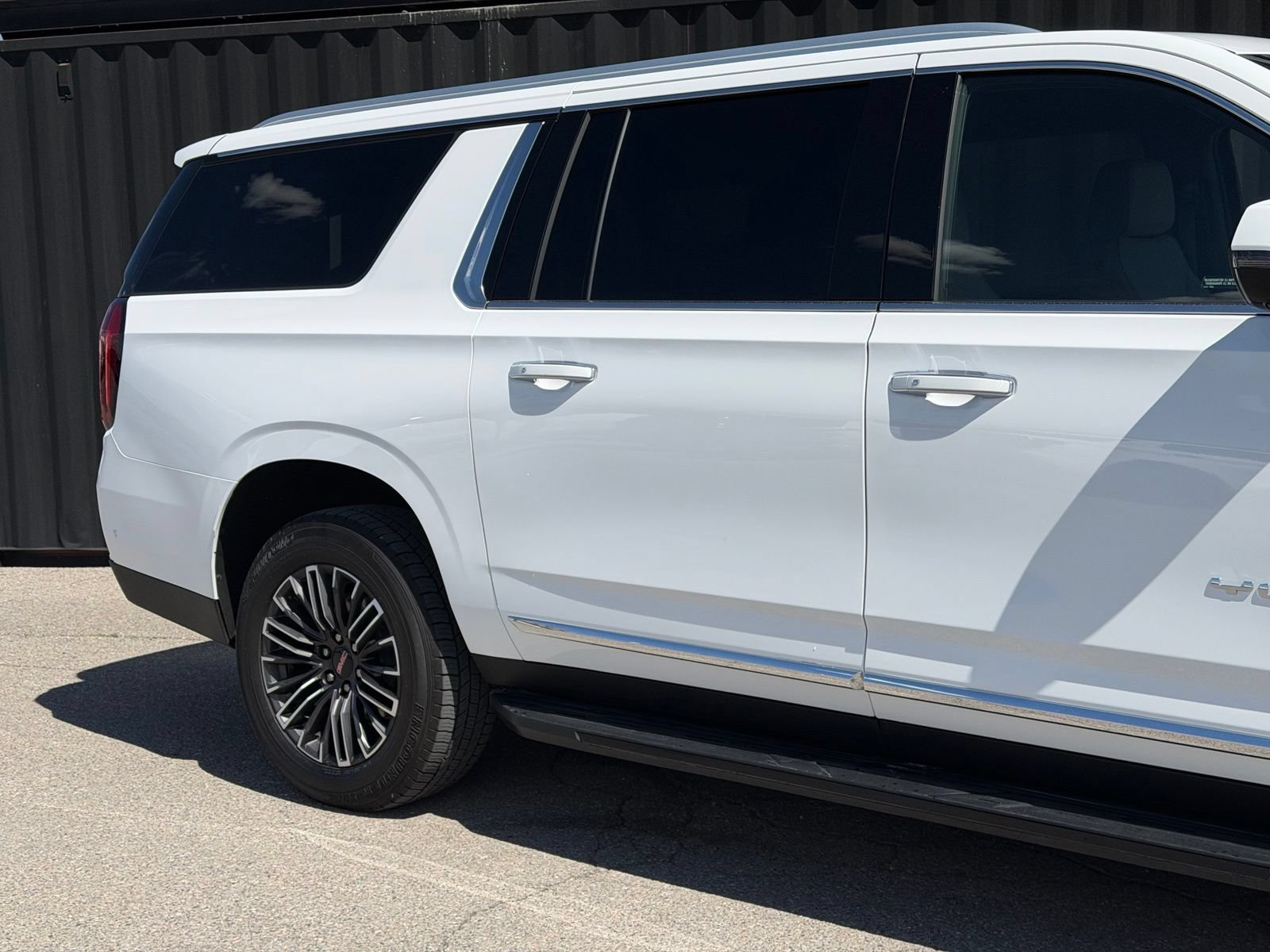 Used 2025 GMC Yukon XL Elevation AWD/4WD image 5