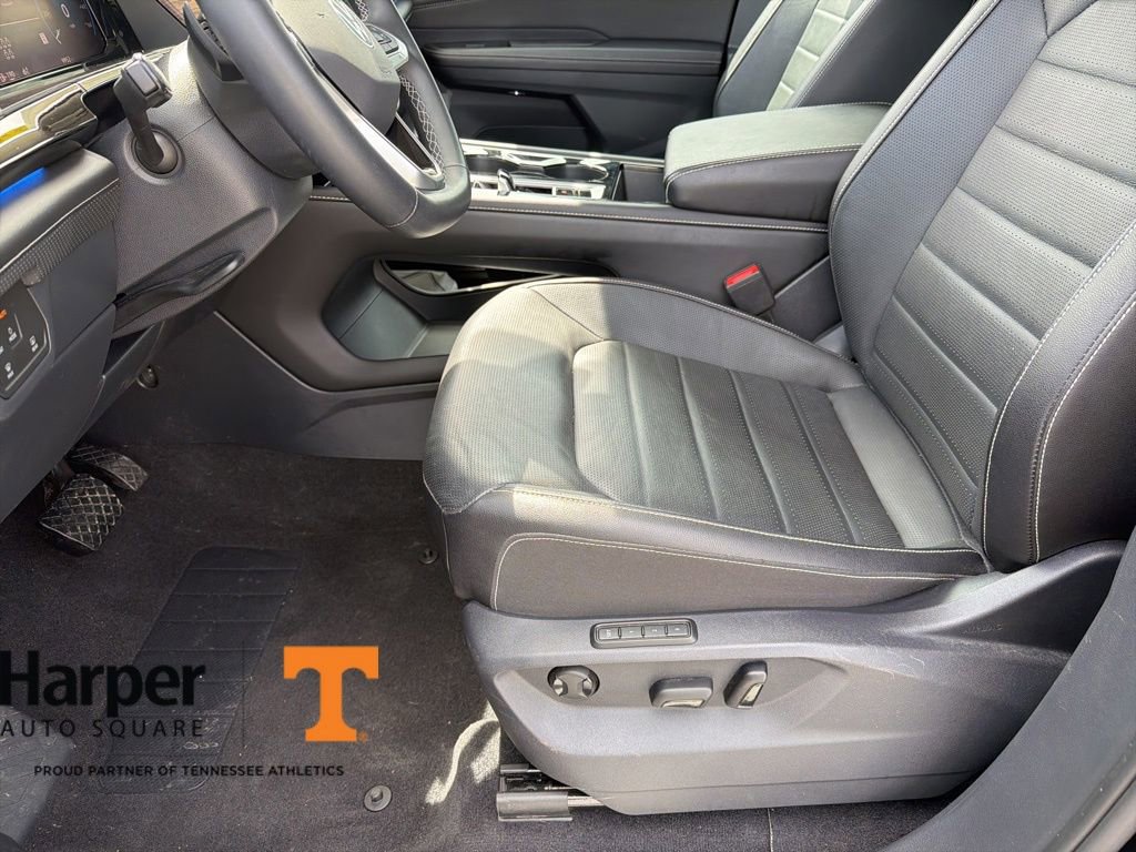 Used 2025 Volkswagen Atlas SEL image 13