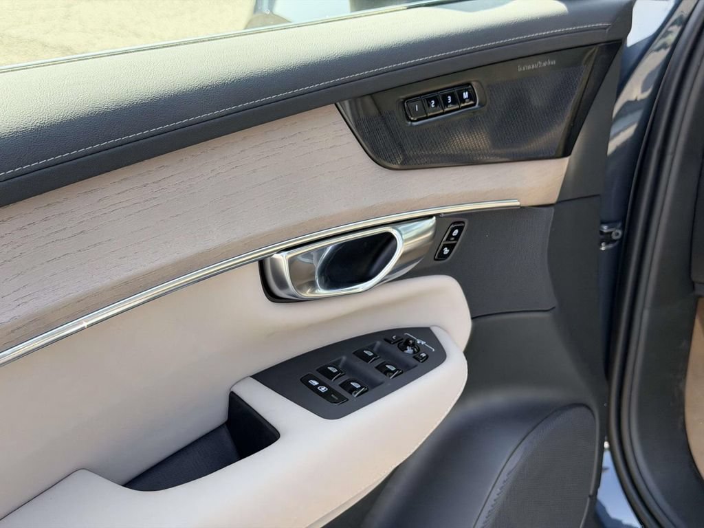 New 2026 Volvo XC90 T8 Ultra w/ Protection Package AWD/4WD image 17