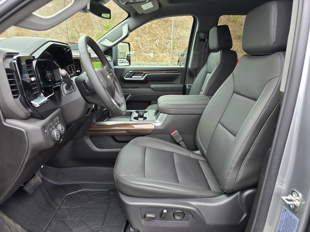 New 2026 Chevrolet Silverado 3500 LT w/ All Star Edition image 4