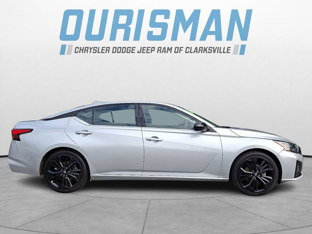 Used 2024 Nissan Altima 2.5 SR FWD image 7