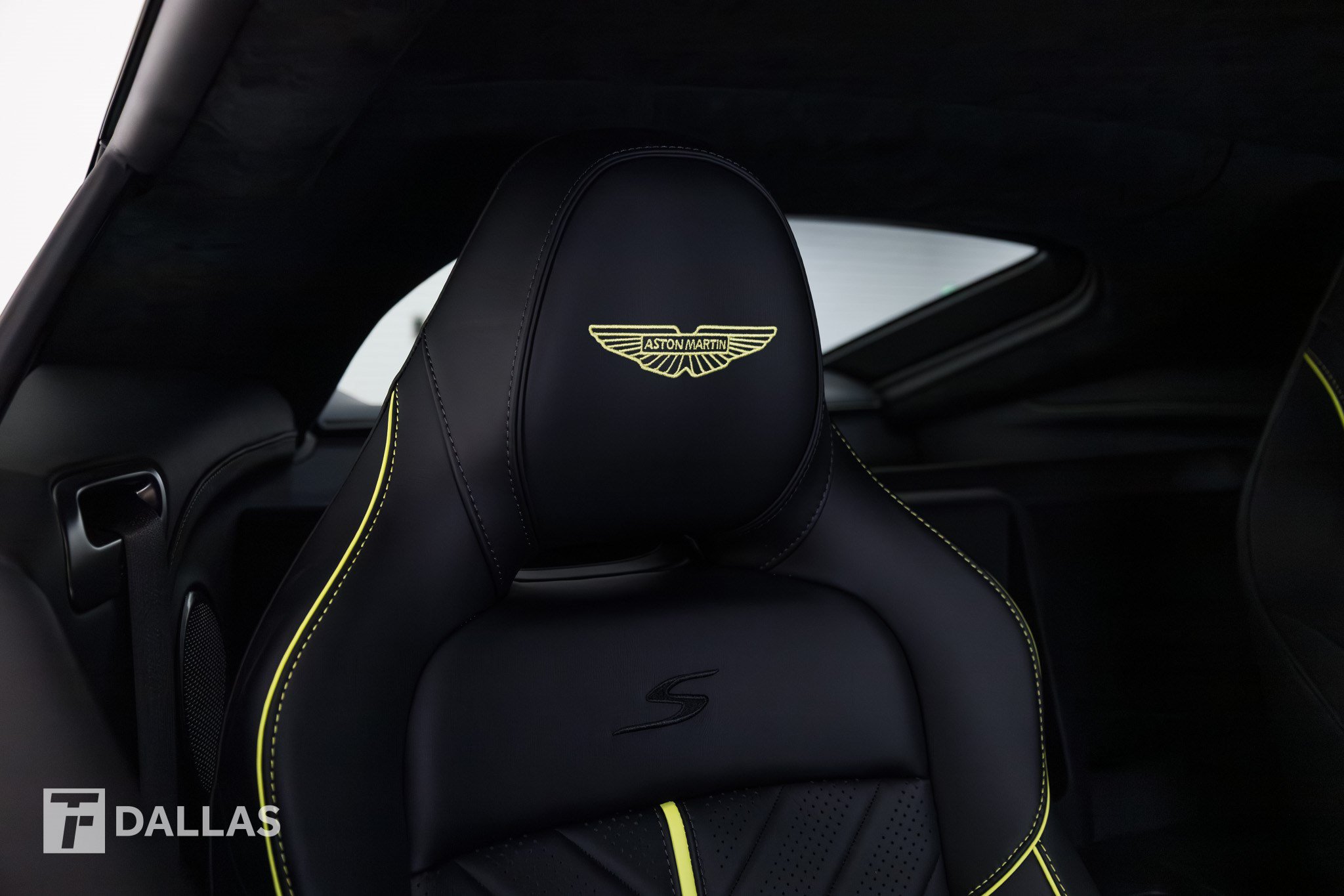 Used 2026 Aston Martin V8 Vantage S RWD image 38