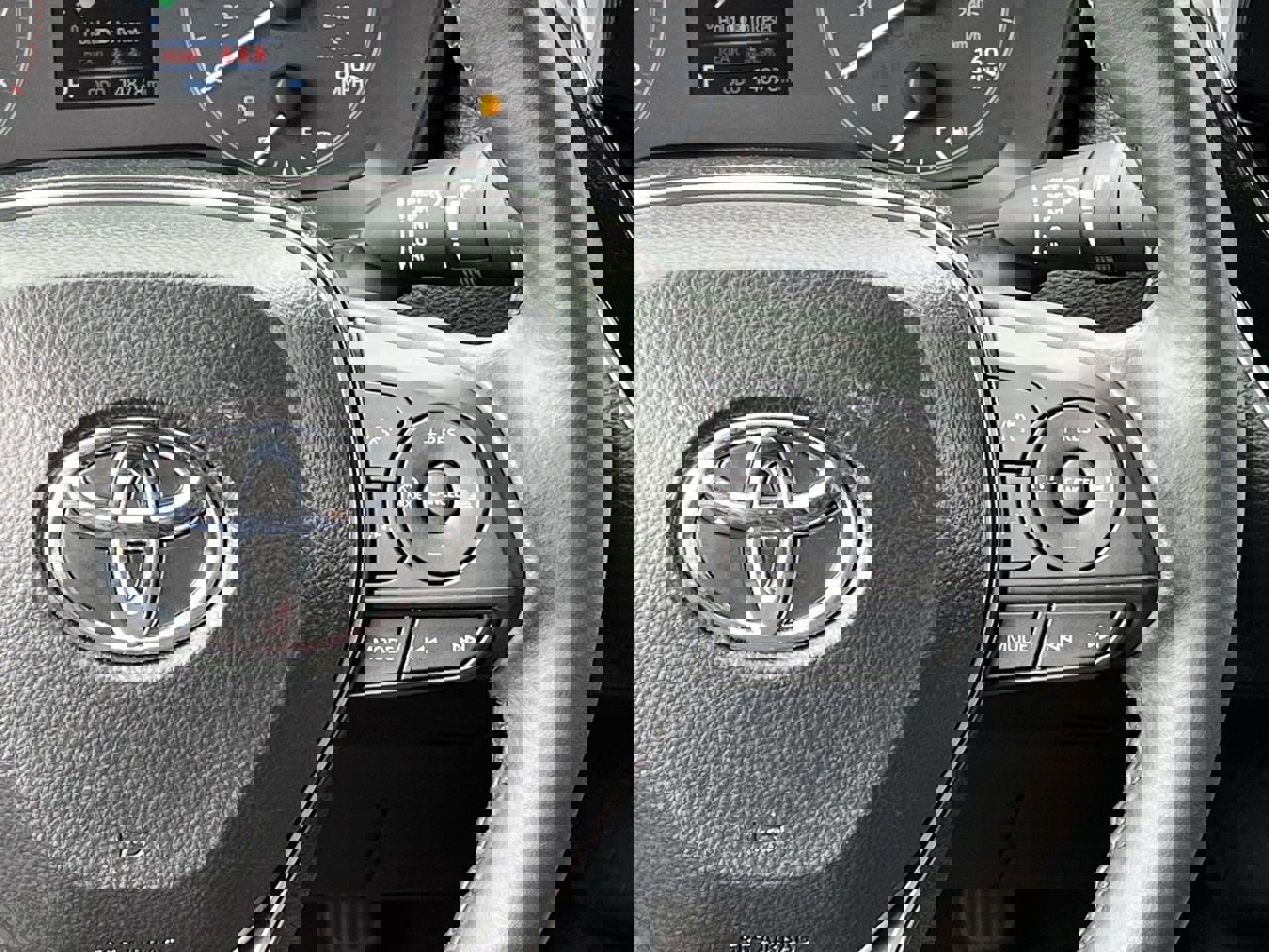 Used 2025 Toyota Corolla SE FWD image 14