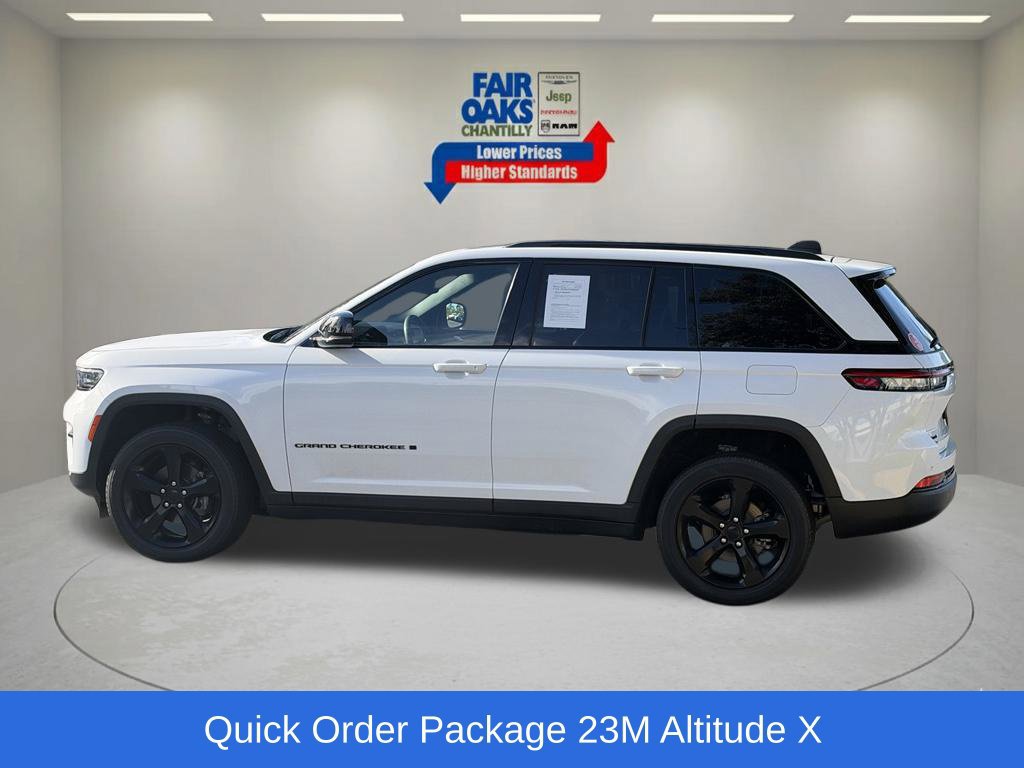 Certified 2023 Jeep Grand Cherokee Altitude AWD/4WD image 11