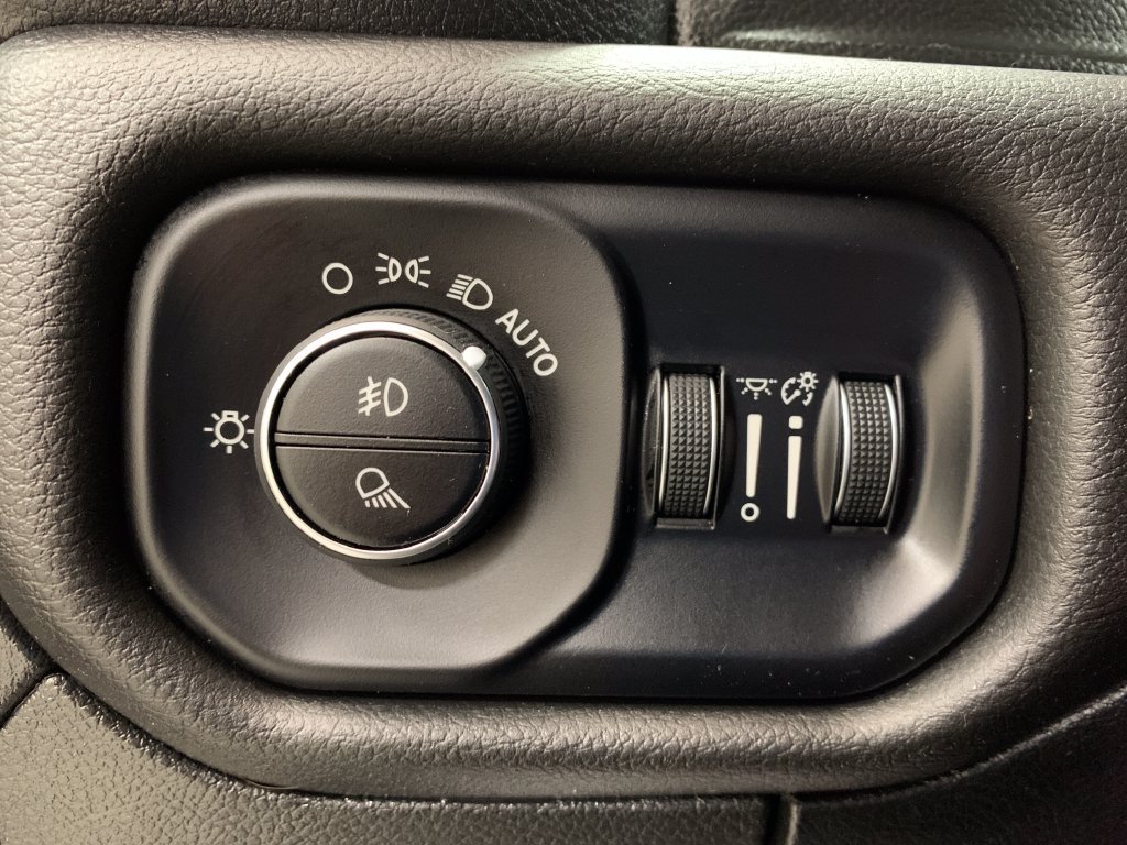 Used 2025 RAM 1500 Big Horn AWD/4WD image 24