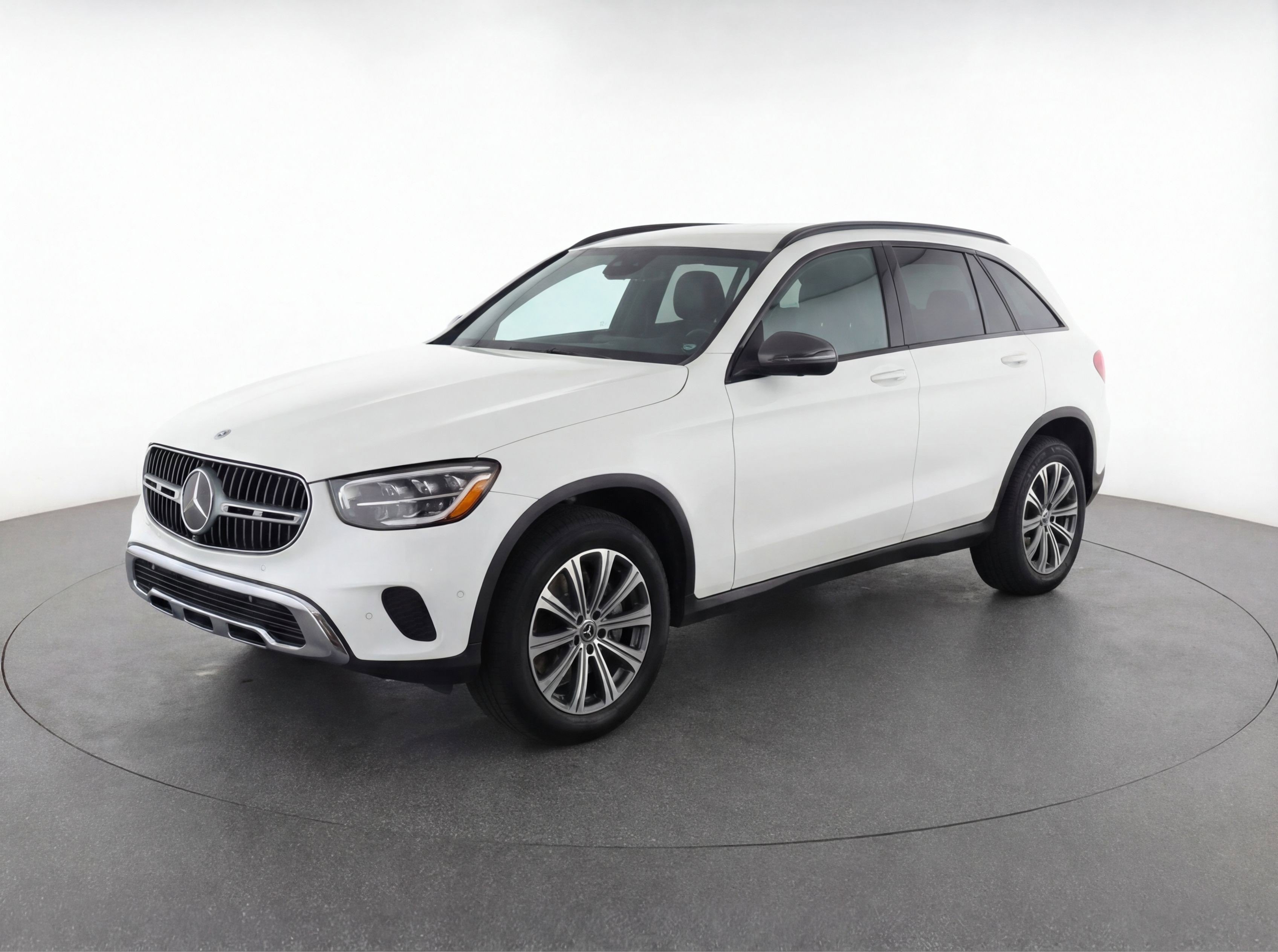 Used 2024 Mercedes-Benz GLC 300 4MATIC image 3