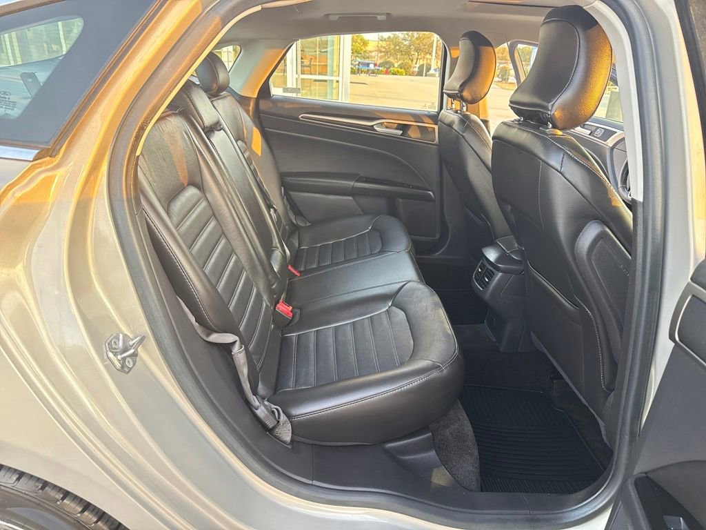 Used 2015 Ford Fusion SE w/ Equipment Group 202A image 32