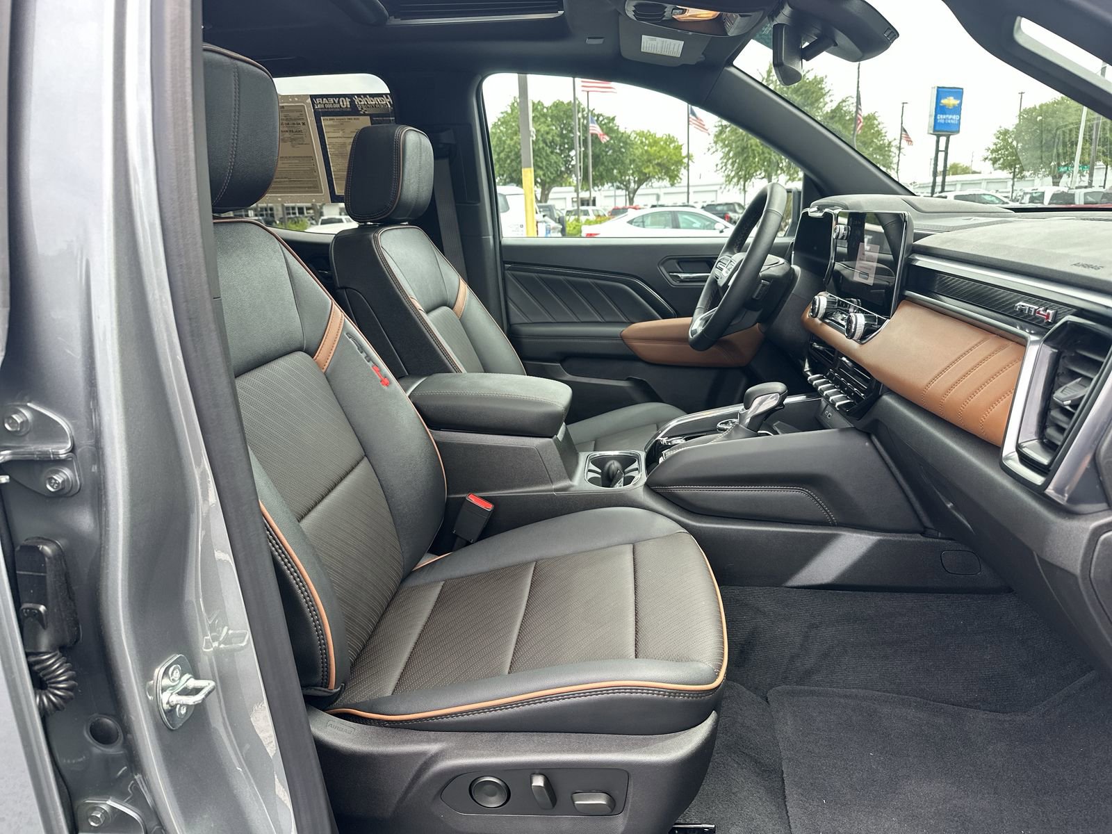 Used 2026 GMC Canyon AT4 w/ Technology Plus Package AWD/4WD image 22