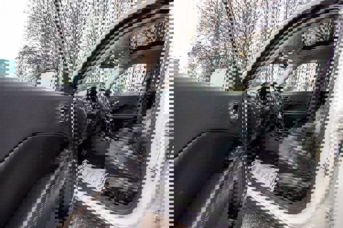 Used 2018 Jeep Compass Limited w/ Navigation Group image 8