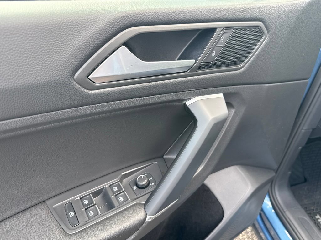Used 2020 Volkswagen Tiguan SE AWD/4WD image 12