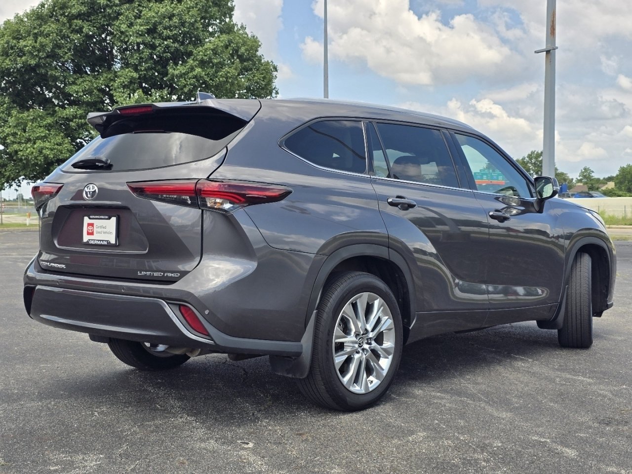 Certified 2024 Toyota Highlander Limited AWD/4WD image 18