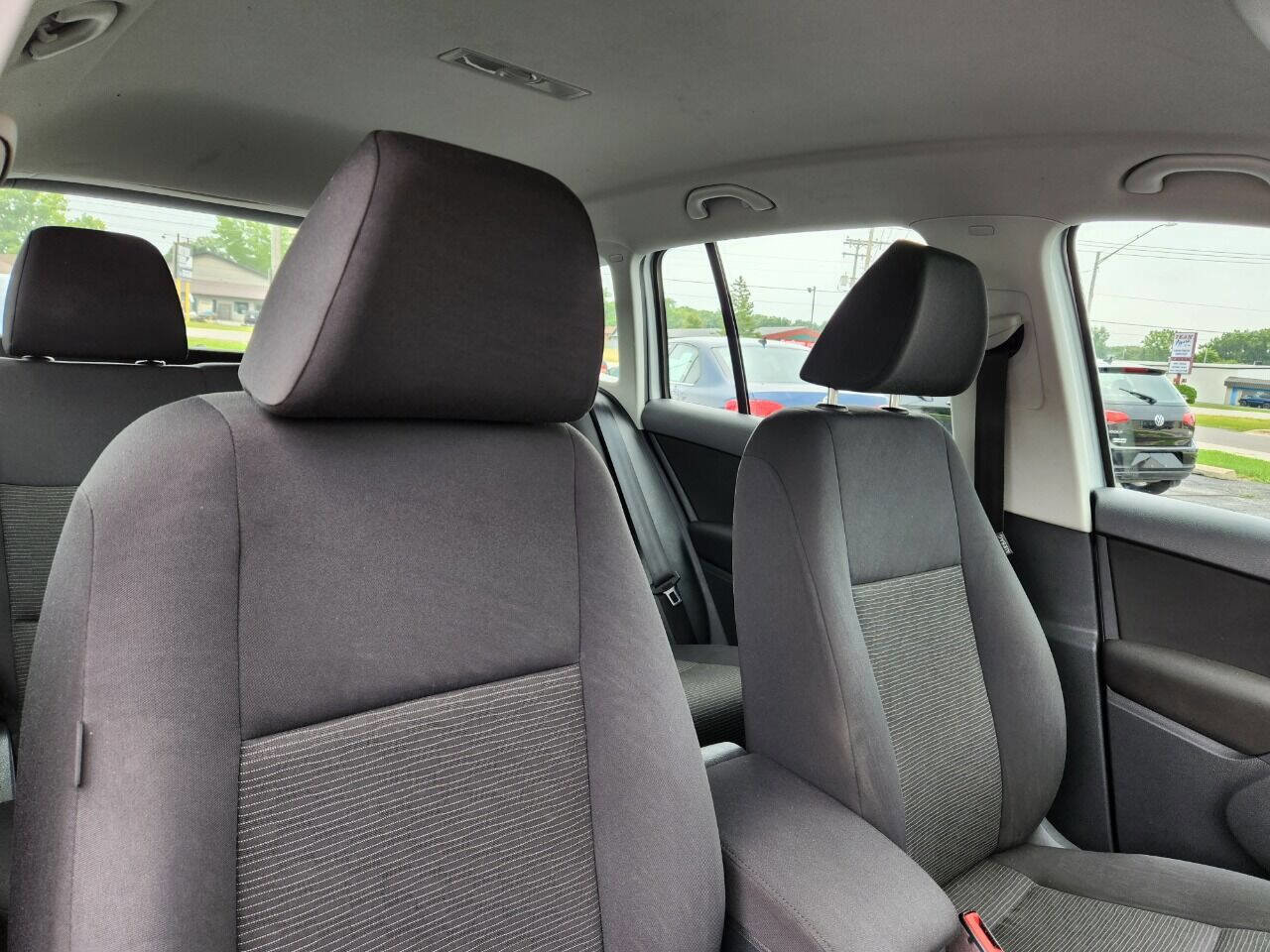 Used 2018 Volkswagen Tiguan Limited w/ Premium Package image 16