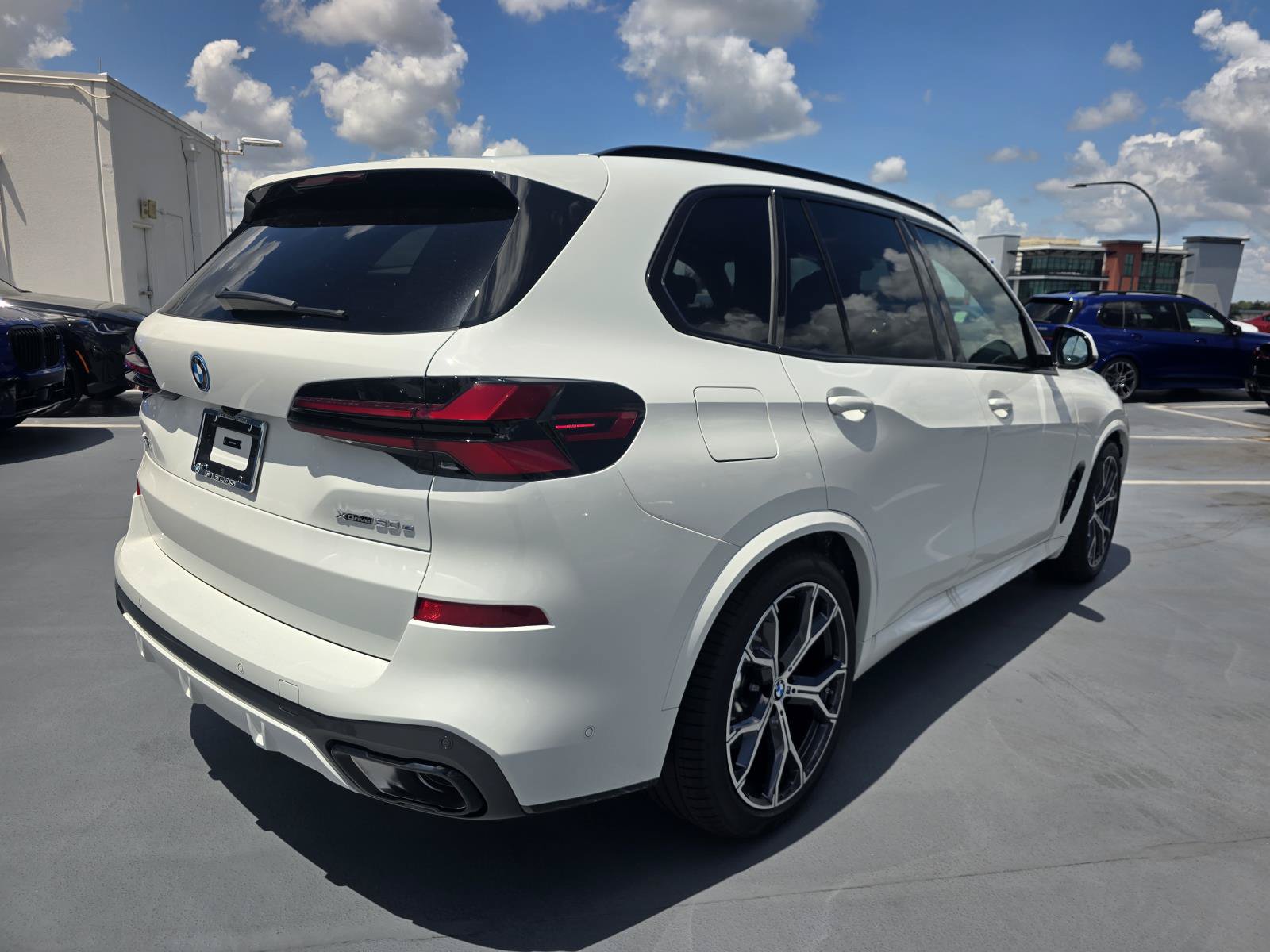 New 2026 BMW X5 xDrive50e w/ M Sport Package AWD/4WD image 2
