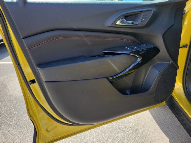 Used 2025 Chevrolet Trax RS FWD image 22