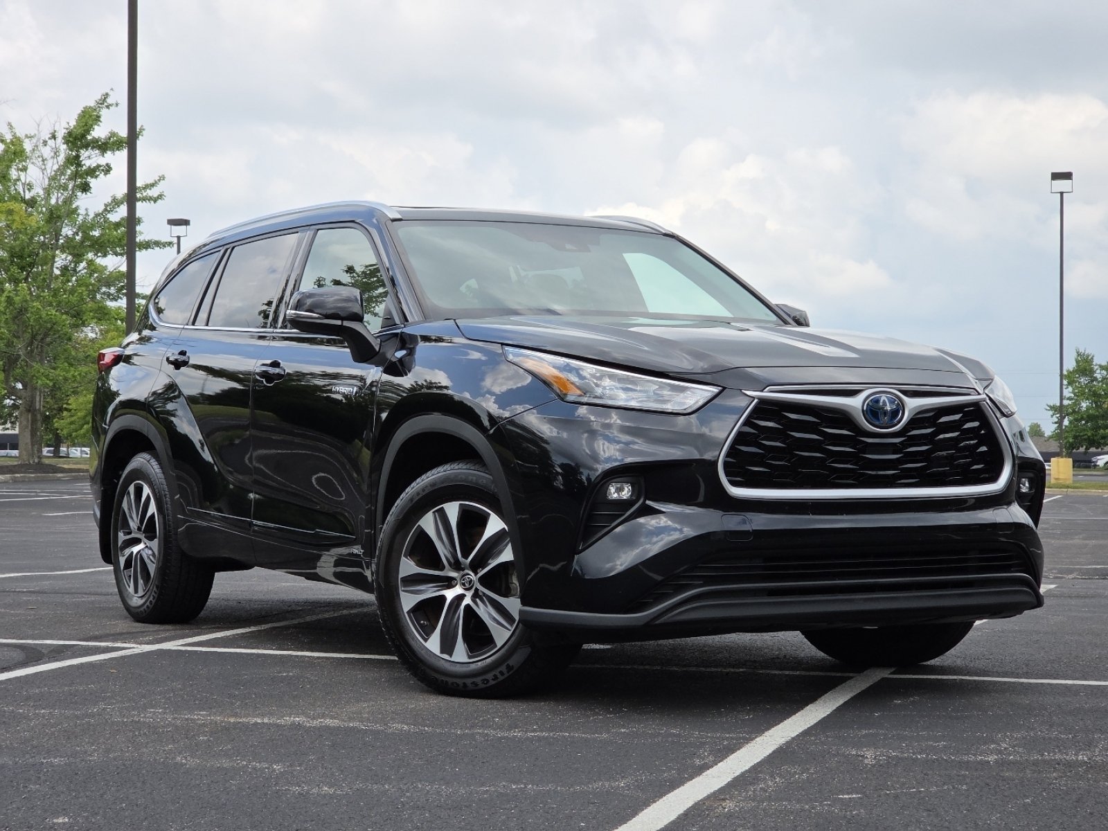 Used 2020 Toyota Highlander XLE AWD/4WD image 2