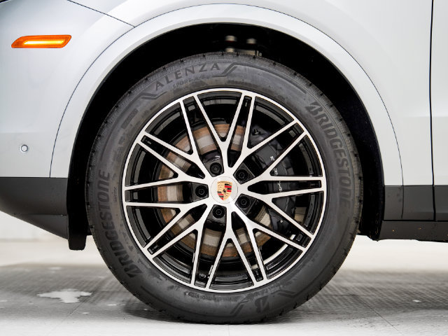 Certified 2026 Porsche Cayenne AWD/4WD image 25
