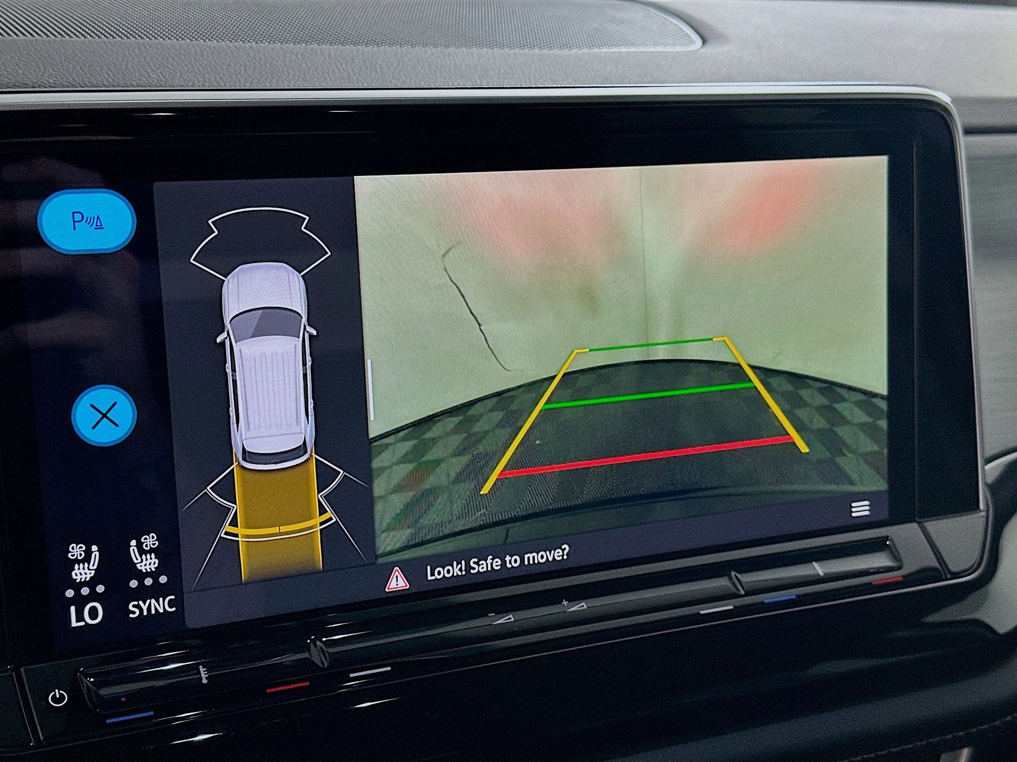 Used 2025 Volkswagen Atlas Cross Sport SE image 23