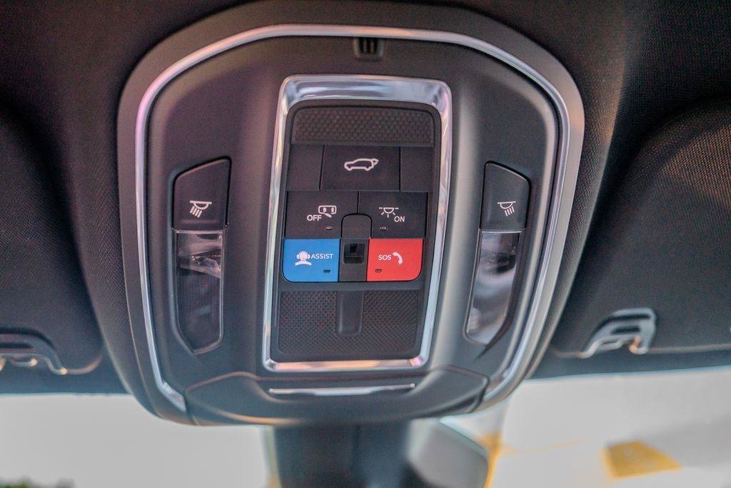 Used 2024 Jeep Wagoneer L Series II w/ Flexible Seating Group AWD/4WD image 39