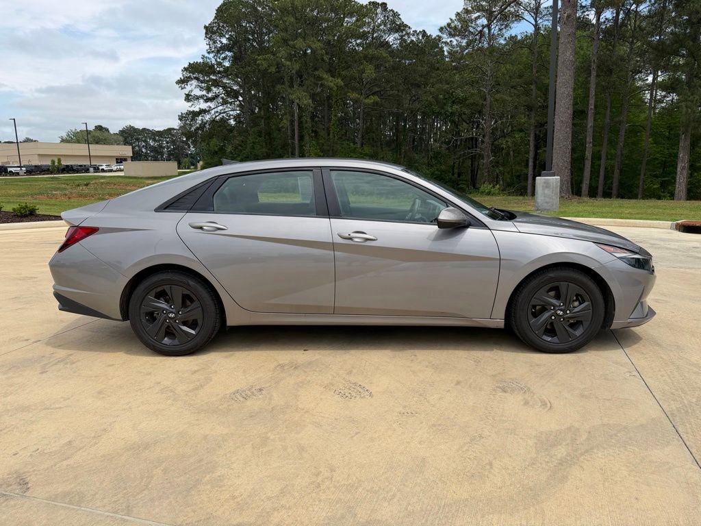 Used 2021 Hyundai Elantra SEL w/ Cargo Package FWD image 6