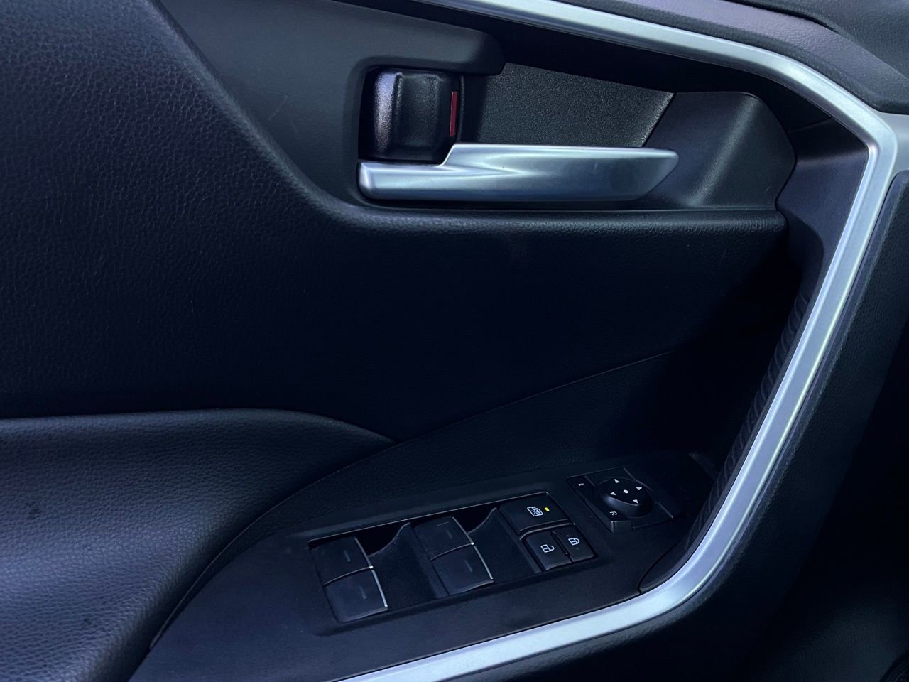 Used 2025 Toyota RAV4 XLE image 22