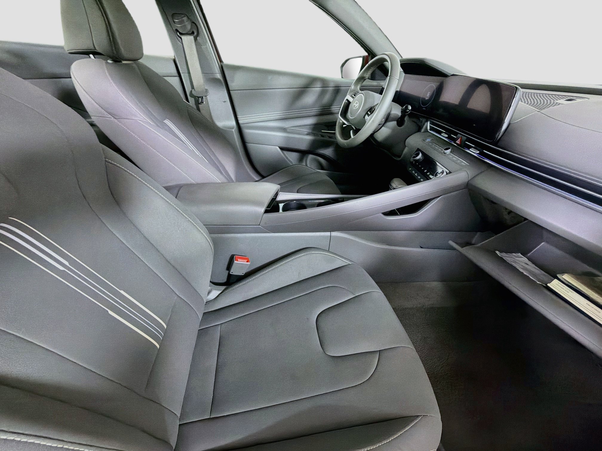 Used 2025 Hyundai Elantra SEL FWD image 31