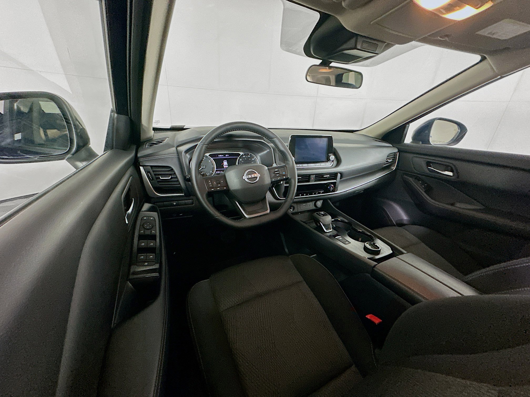 Used 2025 Nissan Rogue SV image 18