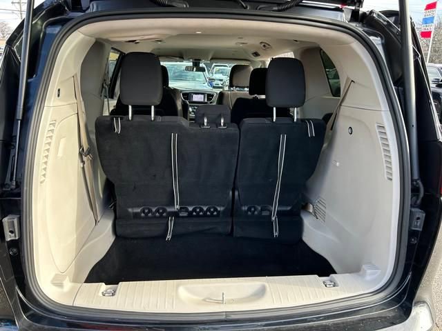Used 2022 Chrysler Voyager LX image 26