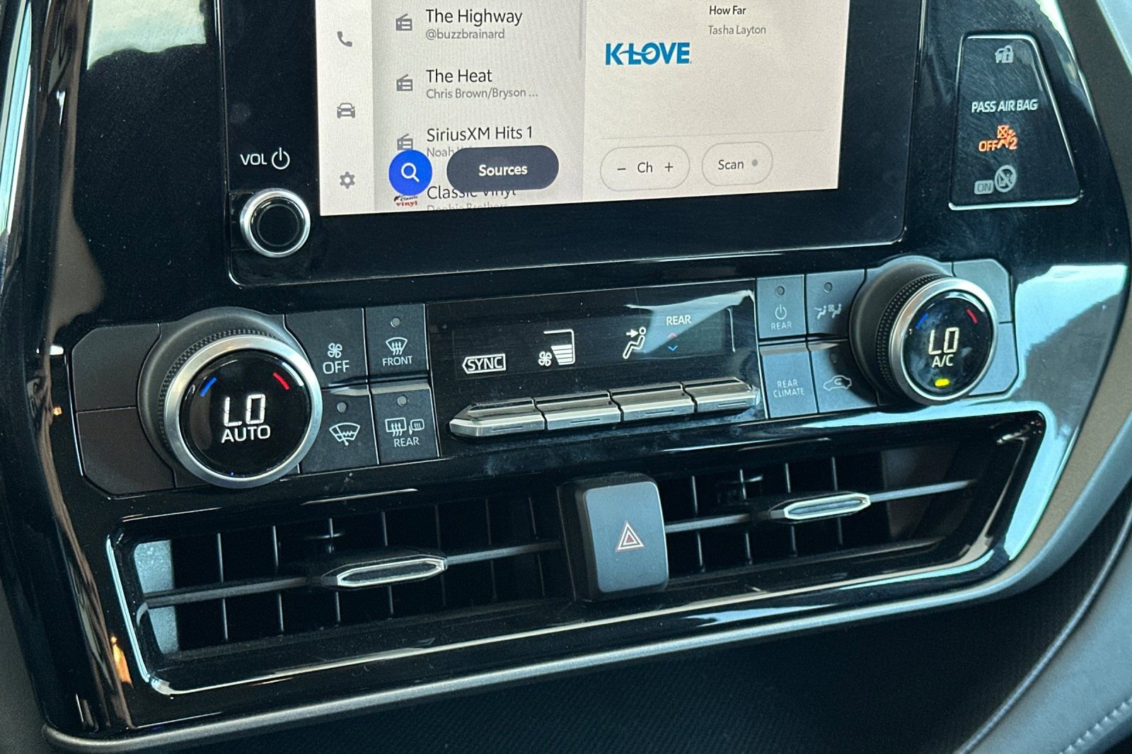 Used 2024 Toyota Highlander LE image 21