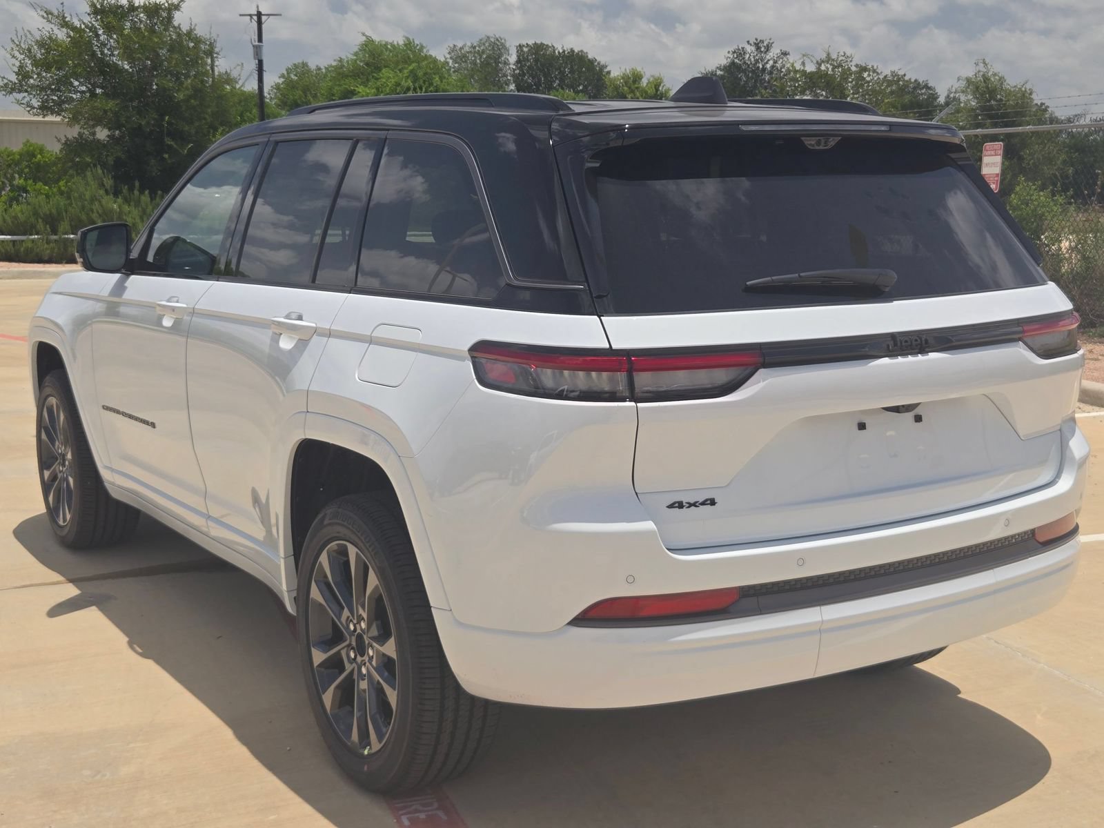 New 2026 Jeep Grand Cherokee Limited AWD/4WD image 5