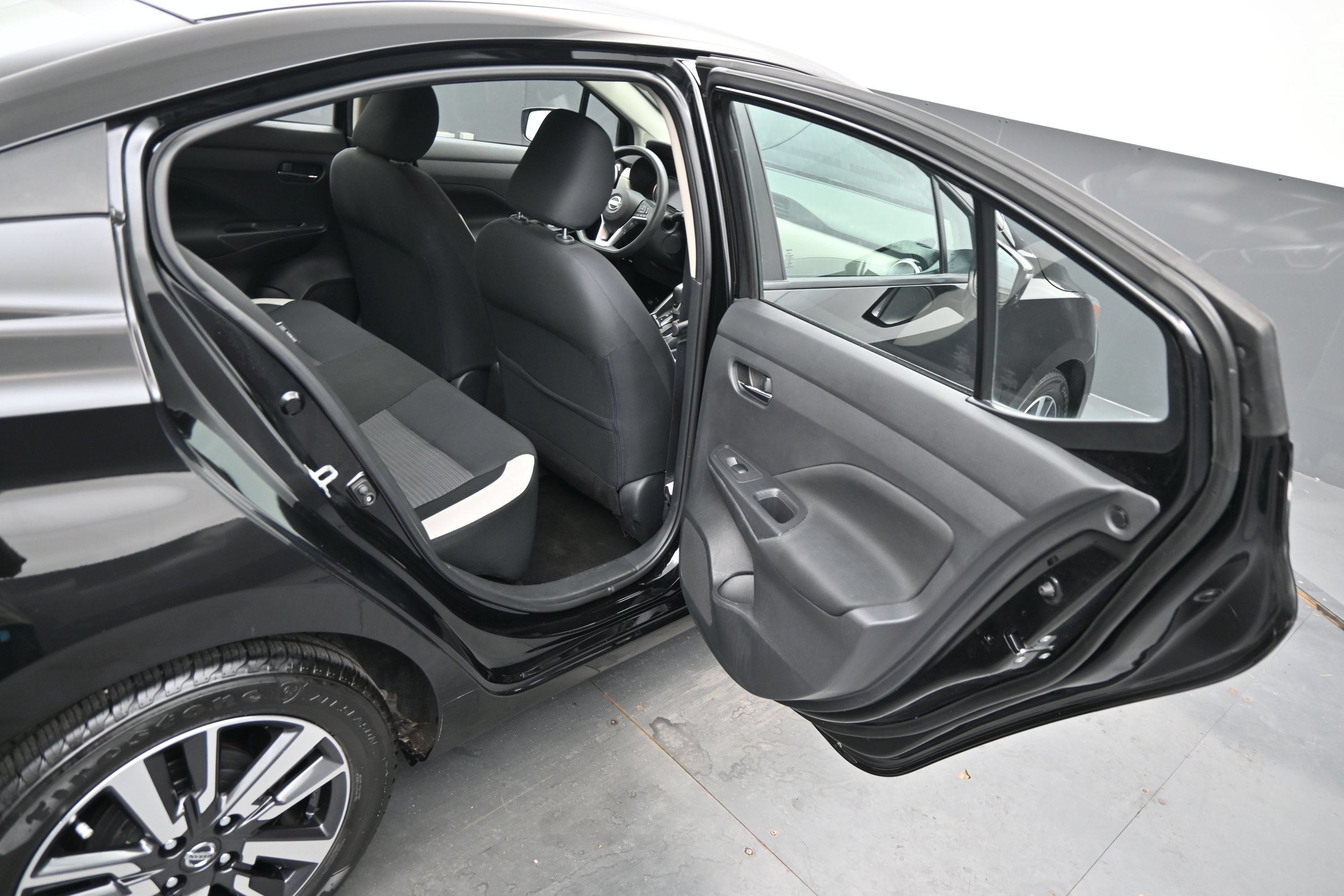 Used 2021 Nissan Versa SV FWD image 10