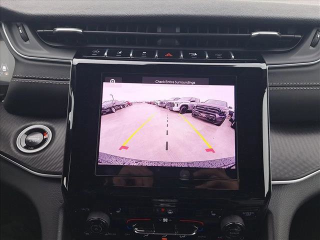 Used 2025 Jeep Grand Cherokee Altitude image 13