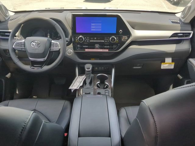 New 2026 Toyota Highlander Platinum AWD/4WD image 15