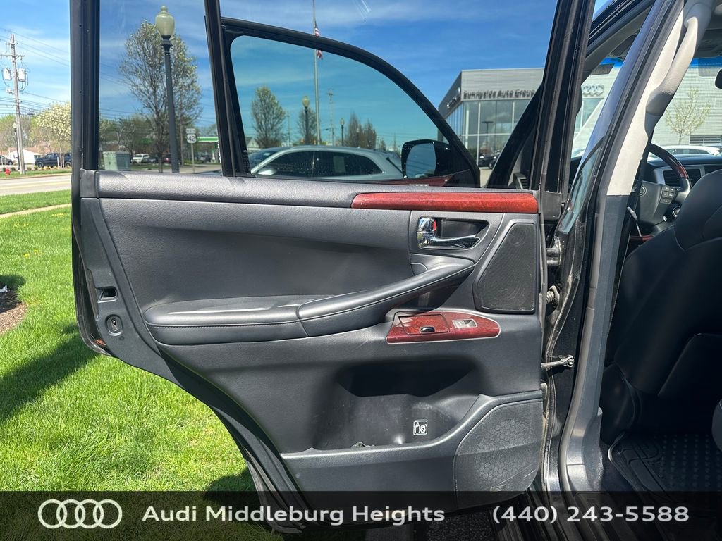 Used 2013 Lexus LX 570 4WD w/ Luxury Pkg w/Pre-crash image 12