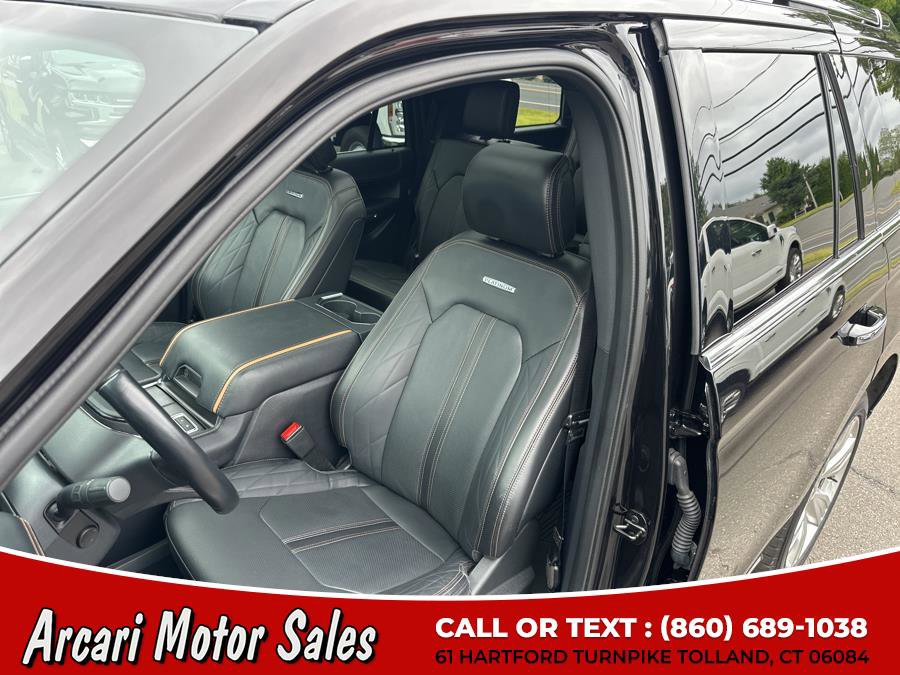 Used 2023 Ford Expedition Platinum image 12